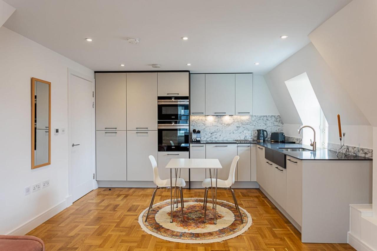Modern And Stylish Apartment In West Kensington ロンドン エクステリア 写真